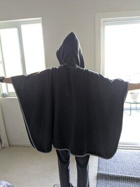Le Moda Poncho/Cape - grey with hood and pockets